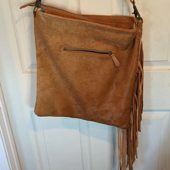 Cowhide Myra bag with fringe and conchos - Picture 3 of 4
